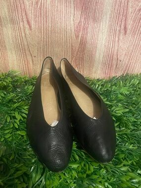 Bird of Flight Women’s Black Leather Flats